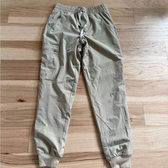 Figs Zamora High Waisted FIONLITE Lined Tan Jogger Scrub Pants size XS - Picture 7 of 16